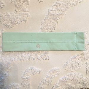 Lululemon Fly Away Tamer Headband